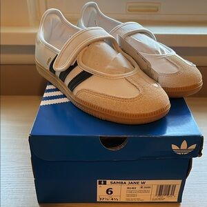 NWT! Never worn! Adidas Samba Jane W White and Tan Sneakers